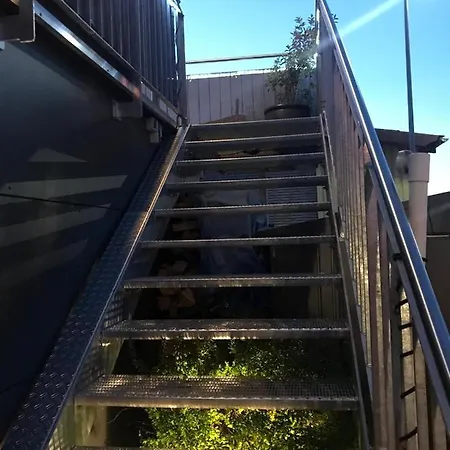 Tiny House Black Pearl Apartment